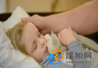 <b>宝宝睡醒了，要不要第一时间抱起来呢？</b>