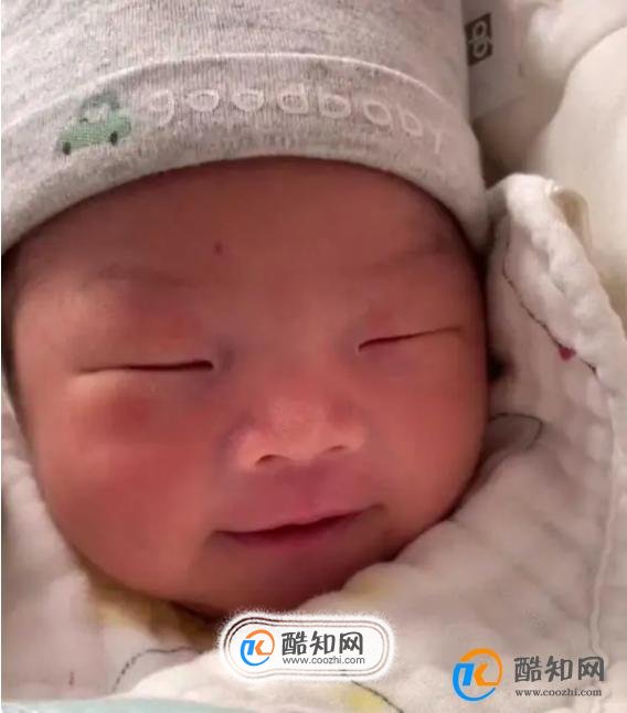 宝宝刚出生就吃手，遇到这一信号时，妈妈应该窃喜